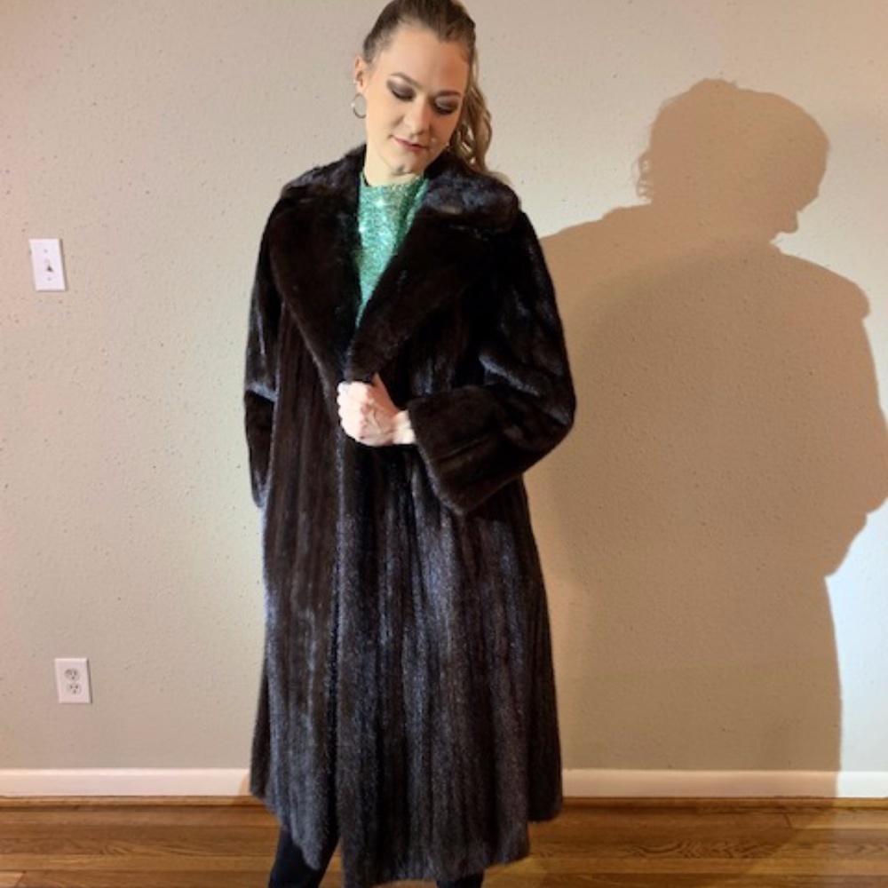 Vintage Fur coat--Dark brown ranch style mink coat - Picture 2 of 3